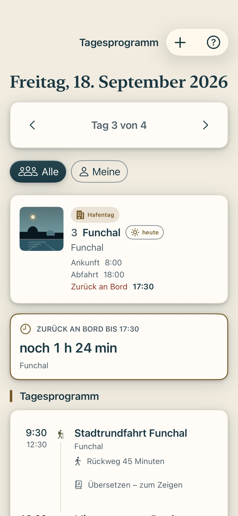 Bildschirm von Cruvela. Im Stationsformular steht deshalb nur bei Hotel und Flug ein Satz unter der Uhrzeit: Uhrzeit in Frankfurt. Das ist keine Einstellung, sondern eine Auskunft.