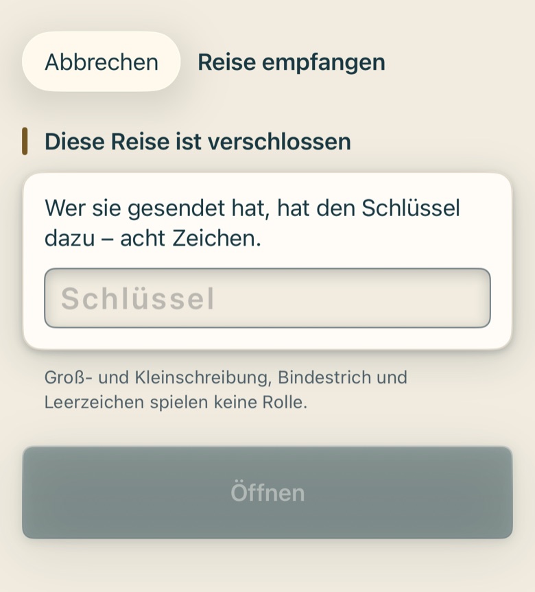 Bildschirm von Cruvela. Ganz unten erzeugt ein Knopf die Datei. Danach kommt das übliche Teilen-Menü: AirDrop, Mail, Messenger, Dateien-App.